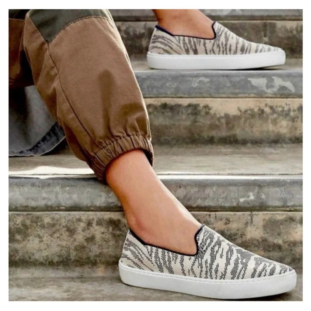 Rothy’s Maritime Tiger Stripe Sneaker Slip On Retired Shoes White Gray Womens 10